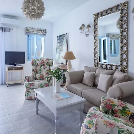 Andromeda & Hotel Imerovigli