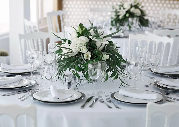 Andromeda & Hotel Imerovigli (Santorini)