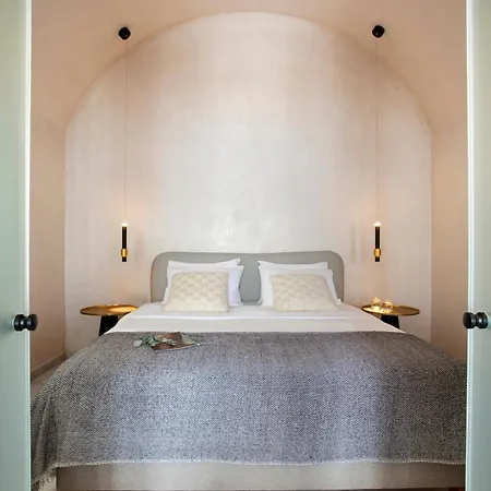 Andromeda & 3* Imerovigli (Santorini)